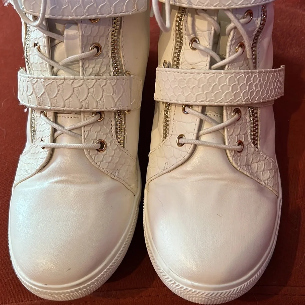 Thalia Sodi white sneaker boots double gold zipper ties sz9